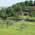 Golfurlaub Viele Menschen spielen gerne Golf. Leider bleibt im Alltag oftmals zu wenig Zeit, sich seiner Lieblingssportart zu widmen. Doch viele Hobbys kann man auch mit einer Urlaubsreise verbinden, wie auch das Golf...